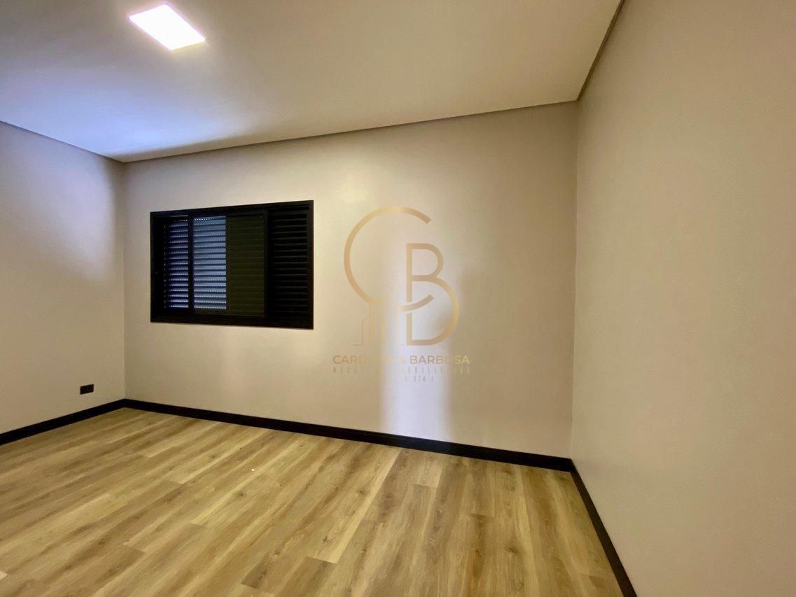 SOBRADO À VENDA COM PISCINA, SUÍTE COM CLOSET E 5 VAGAS  Campo Grande - 