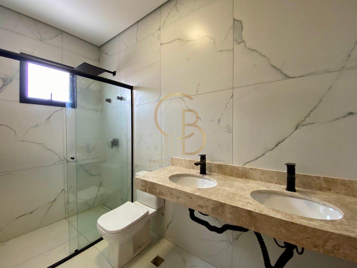 SOBRADO À VENDA COM PISCINA, SUÍTE COM CLOSET E 5 VAGAS  Campo Grande - 