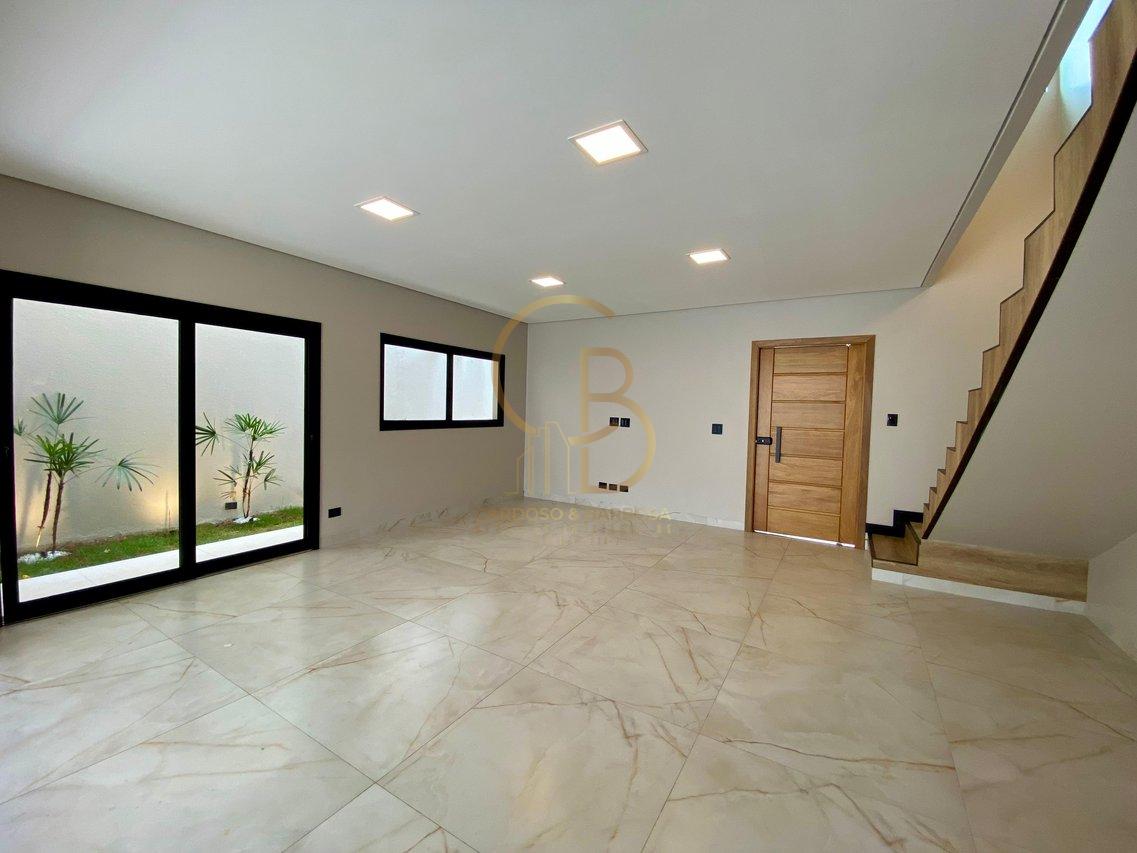SOBRADO À VENDA COM PISCINA, SUÍTE COM CLOSET E 5 VAGAS  Campo Grande - 
