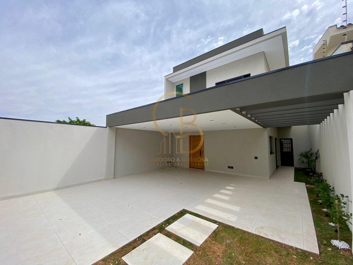 SOBRADO À VENDA COM PISCINA, SUÍTE COM CLOSET E 5 VAGAS  Campo Grande - 