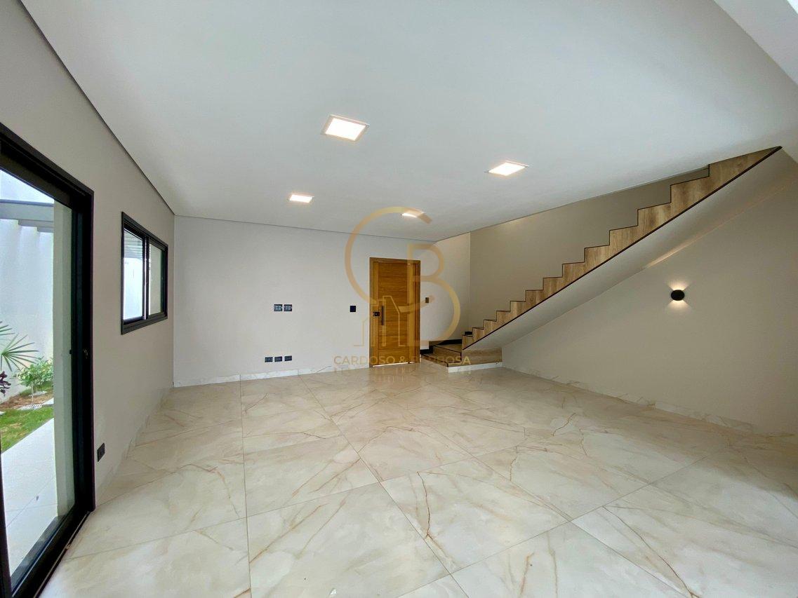 SOBRADO À VENDA COM PISCINA, SUÍTE COM CLOSET E 5 VAGAS  Campo Grande - 