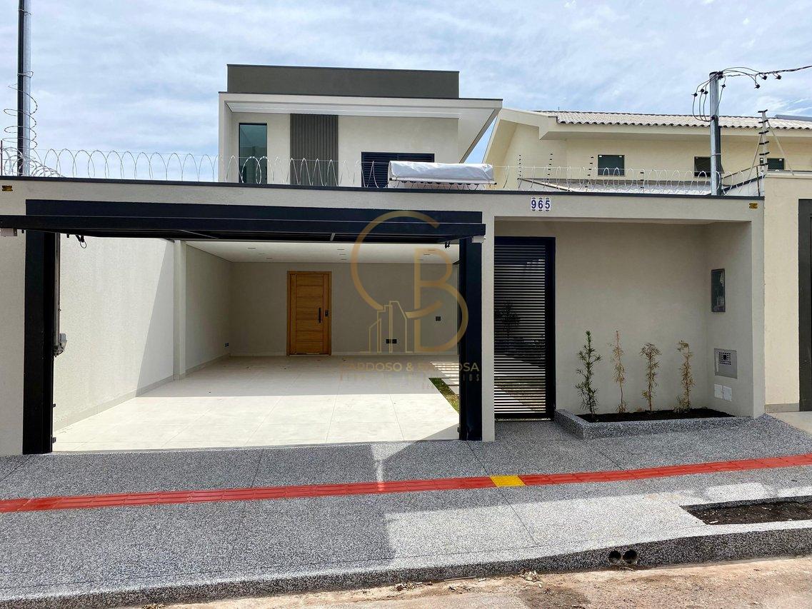 SOBRADO À VENDA COM PISCINA, SUÍTE COM CLOSET E 5 VAGAS  Campo Grande - 
