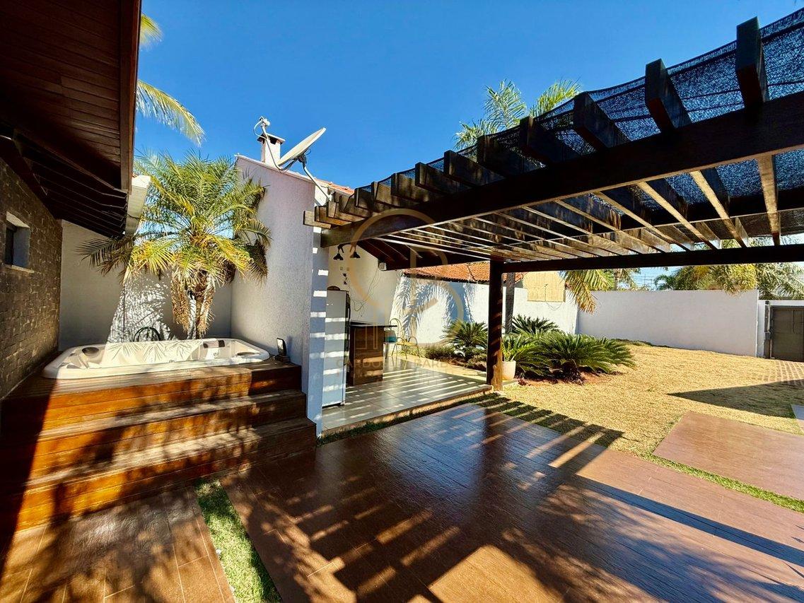 OPORTUNIDADE IMPERDÍVEL NO CARANDÁ BOSQUE – CASA TÉRREA COM ESPAÇO GOURMET E JACUZZI!  Campo Grande - 