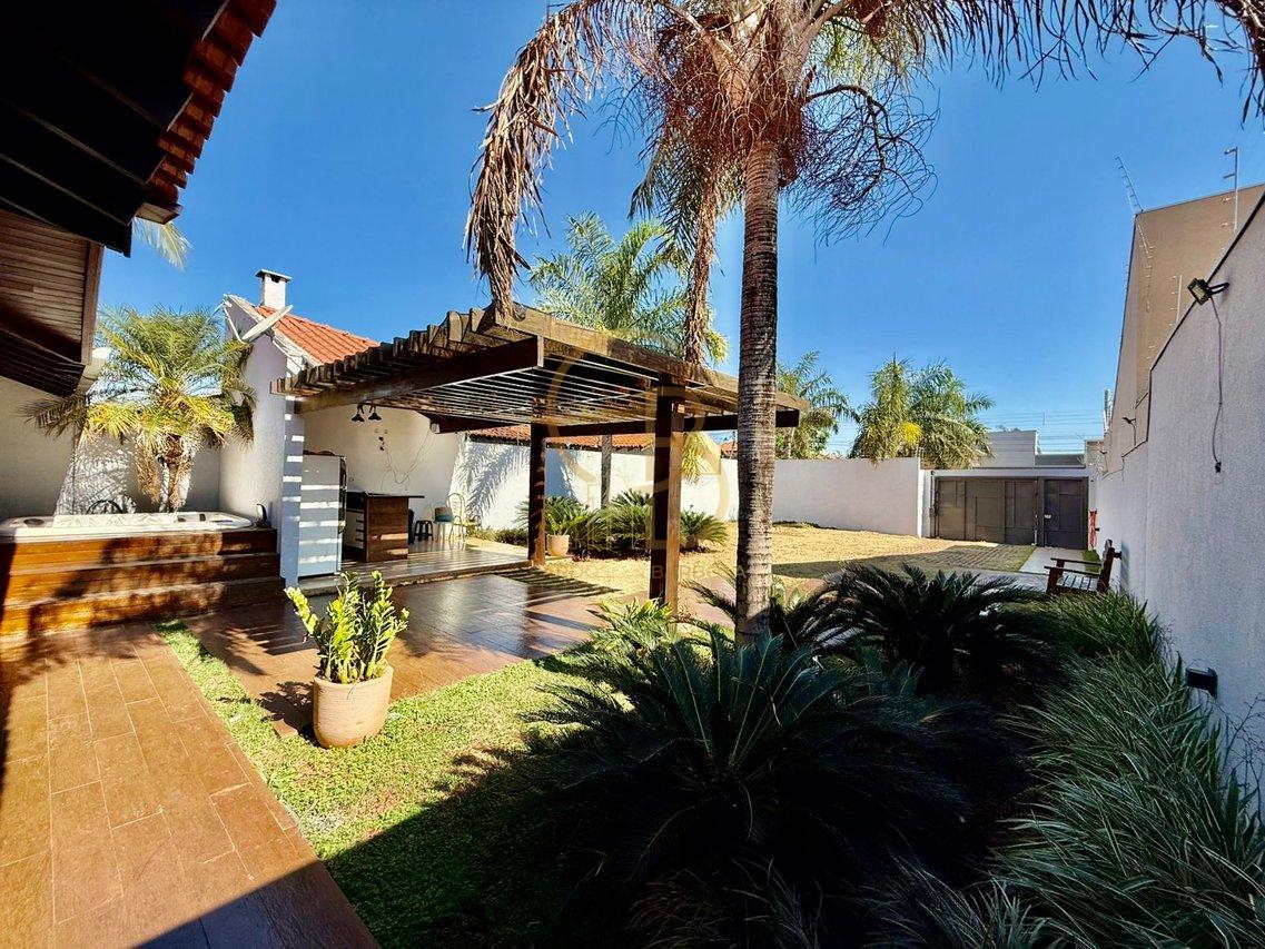 OPORTUNIDADE IMPERDÍVEL NO CARANDÁ BOSQUE – CASA TÉRREA COM ESPAÇO GOURMET E JACUZZI!  Campo Grande - 