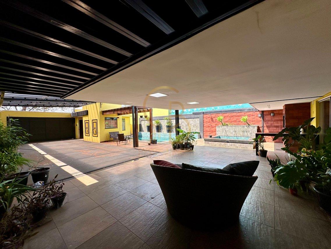 CASA LINDÍSSIMA À VENDA NO RITA VIEIRA – PISCINA E ÁREA GOURMET COMPLETA  Campo Grande - 