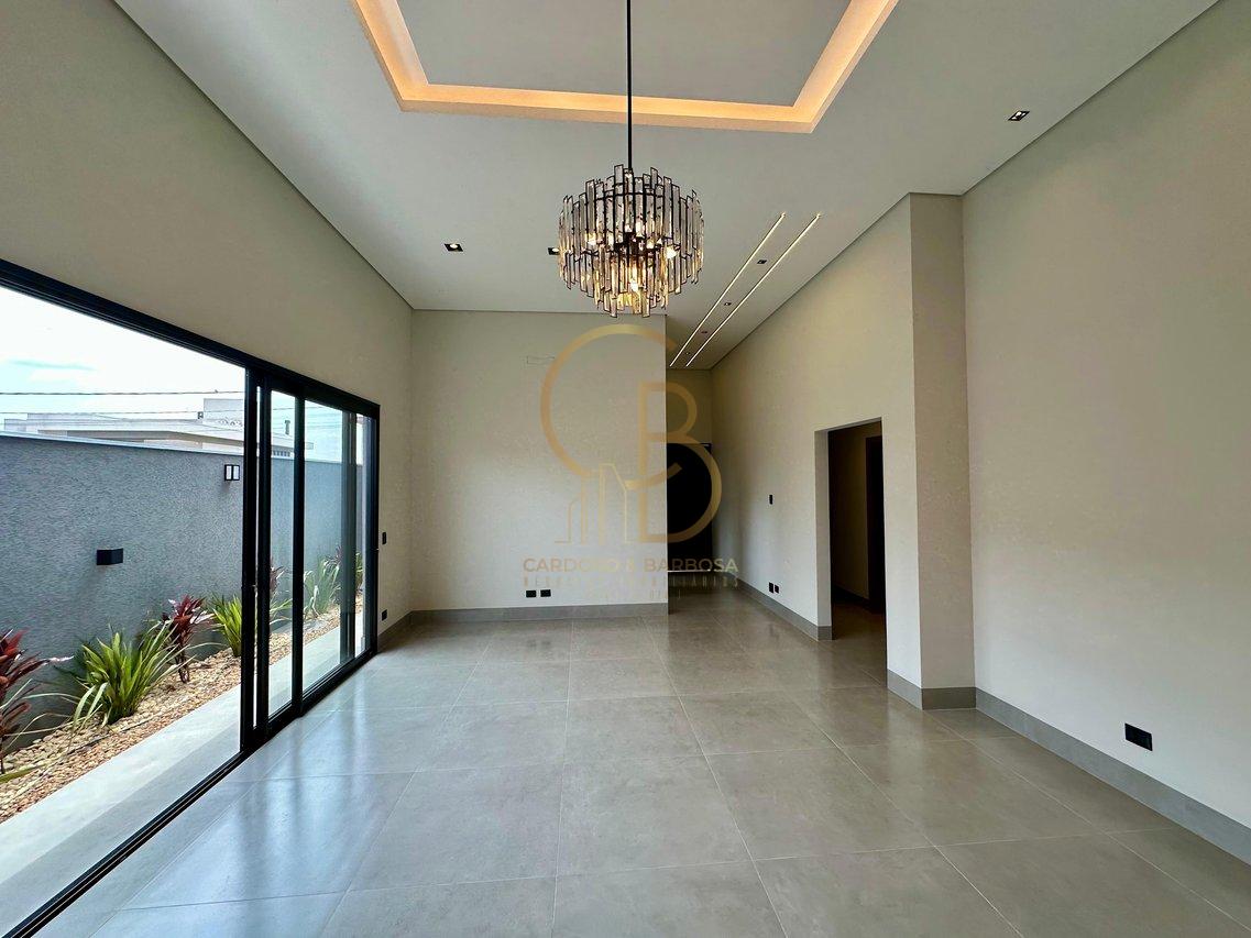 CASA COM 3 SU&Iacute;TES NO CONDOM&Iacute;NIO SHALOM Rua Delphinus Campo Grande - 