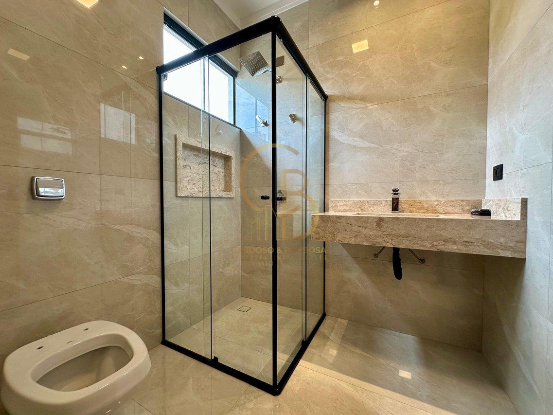 CASA COM 3 SU&Iacute;TES NO CONDOM&Iacute;NIO SHALOM Rua Delphinus Campo Grande - 