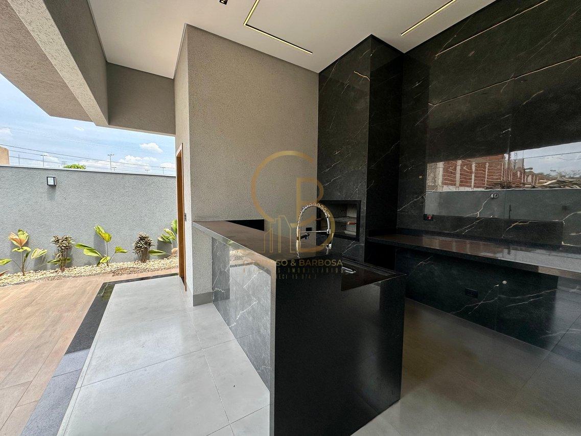 CASA COM 3 SU&Iacute;TES NO CONDOM&Iacute;NIO SHALOM Rua Delphinus Campo Grande - 