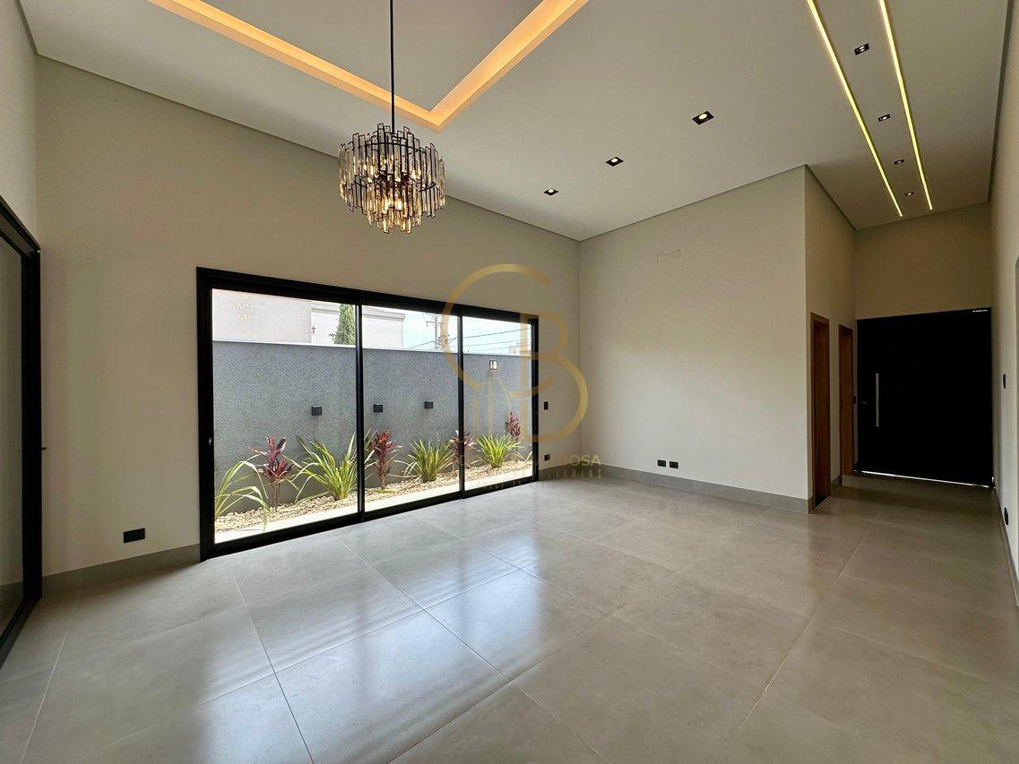 CASA COM 3 SU&Iacute;TES NO CONDOM&Iacute;NIO SHALOM Rua Delphinus Campo Grande - 