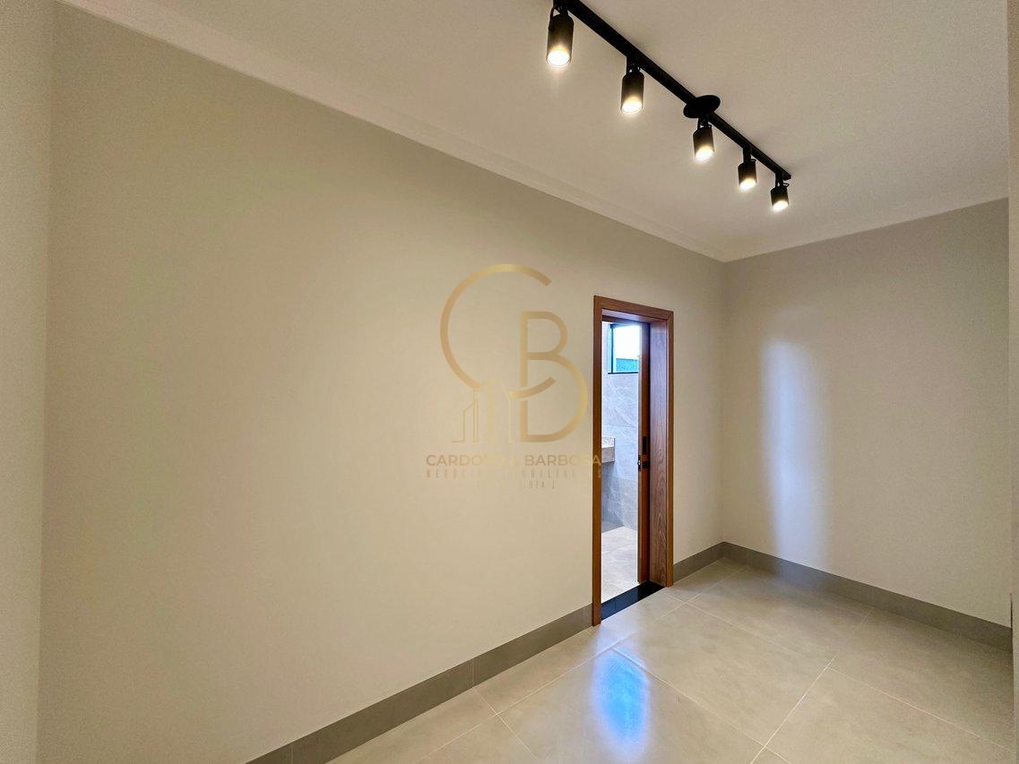 CASA COM 3 SU&Iacute;TES NO CONDOM&Iacute;NIO SHALOM Rua Delphinus Campo Grande - 