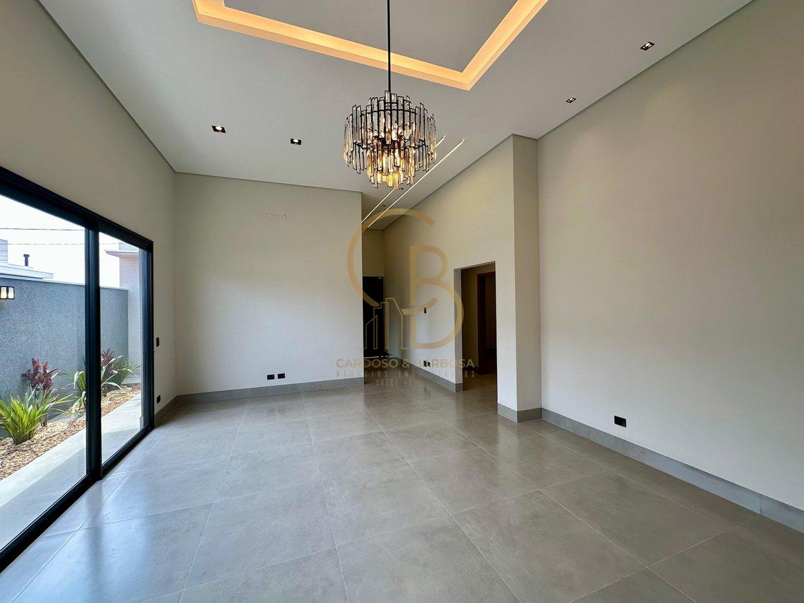 CASA COM 3 SU&Iacute;TES NO CONDOM&Iacute;NIO SHALOM Rua Delphinus Campo Grande - 