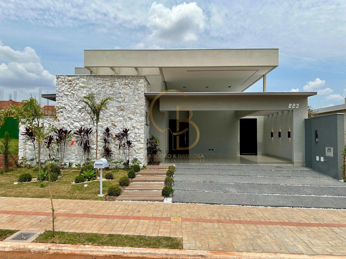CASA COM 3 SU&Iacute;TES NO CONDOM&Iacute;NIO SHALOM Rua Delphinus Campo Grande - 