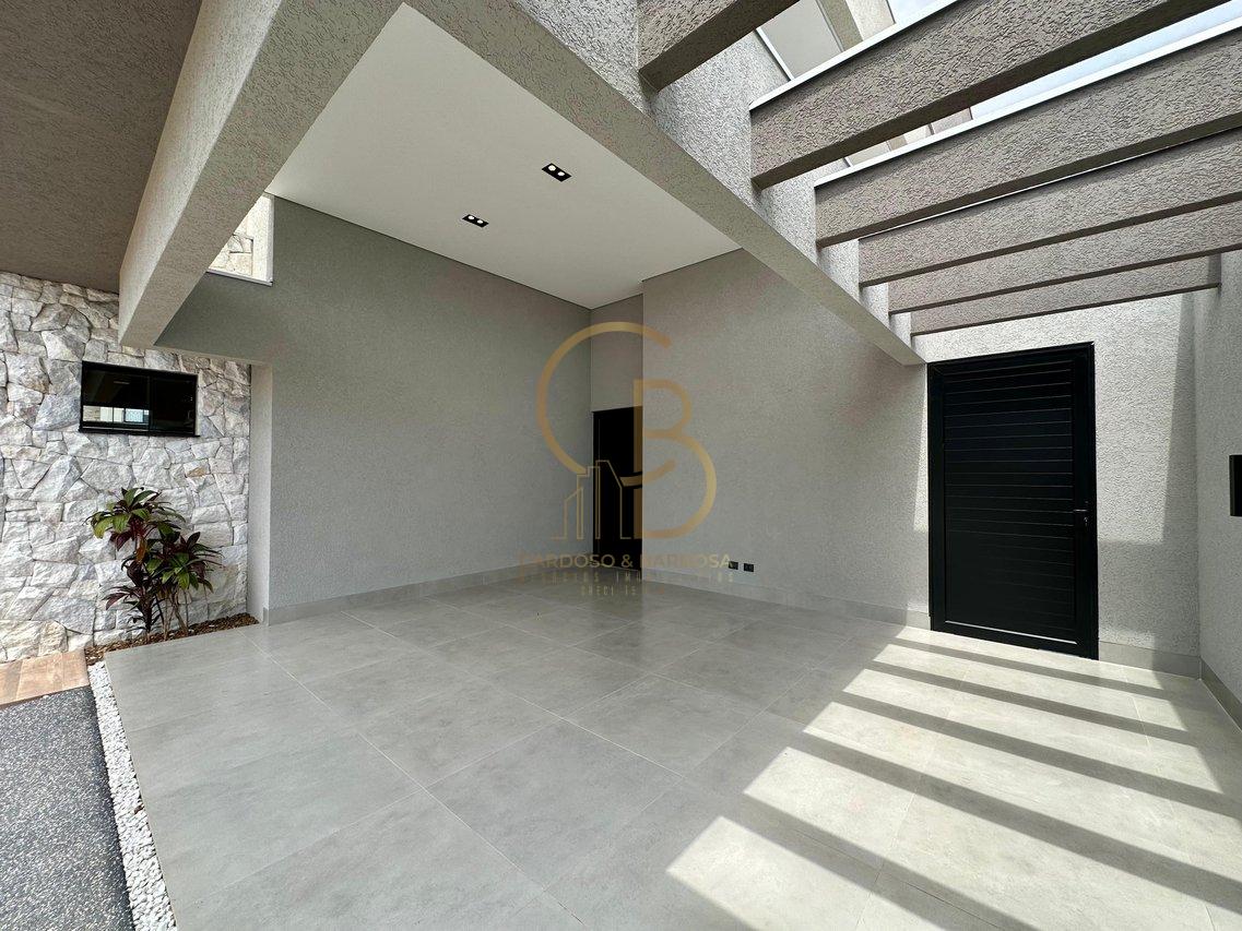 CASA COM 3 SU&Iacute;TES NO CONDOM&Iacute;NIO SHALOM Rua Delphinus Campo Grande - 