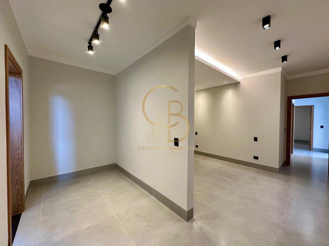 CASA COM 3 SU&Iacute;TES NO CONDOM&Iacute;NIO SHALOM Rua Delphinus Campo Grande - 