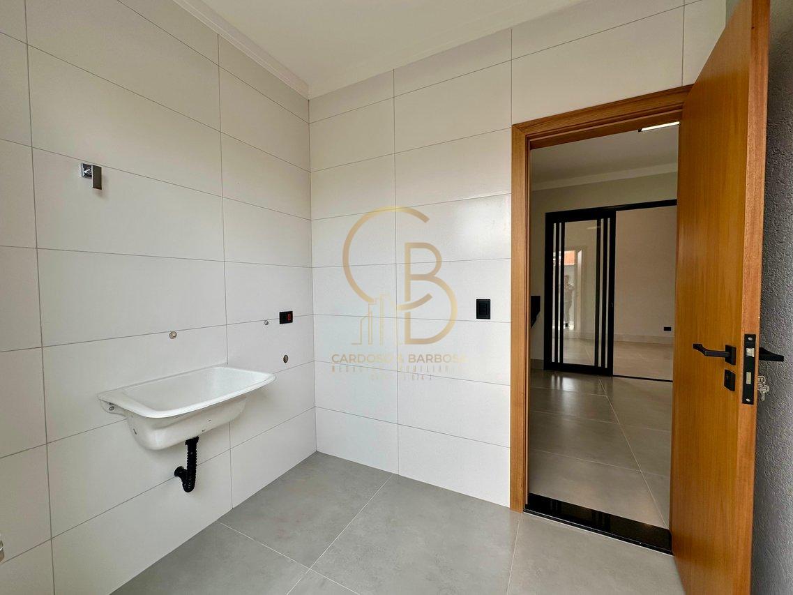 CASA COM 3 SU&Iacute;TES NO CONDOM&Iacute;NIO SHALOM Rua Delphinus Campo Grande - 