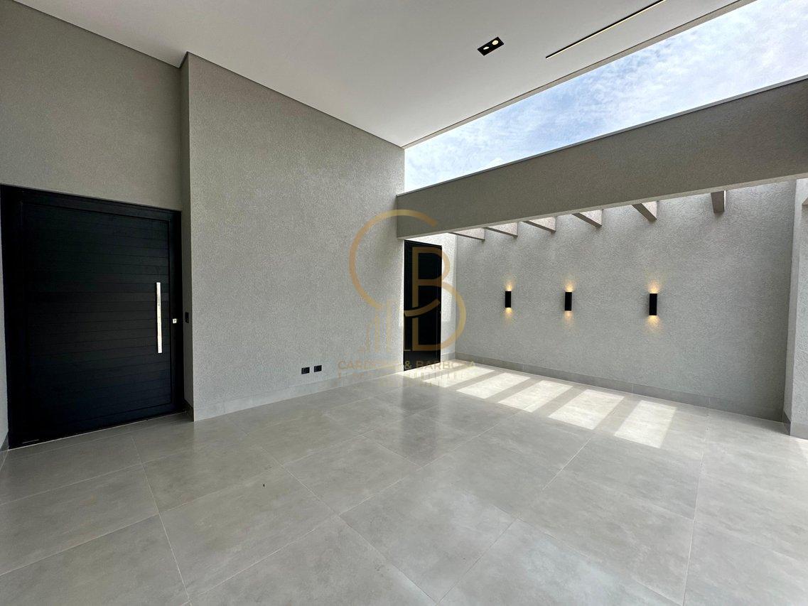 CASA COM 3 SU&Iacute;TES NO CONDOM&Iacute;NIO SHALOM Rua Delphinus Campo Grande - 