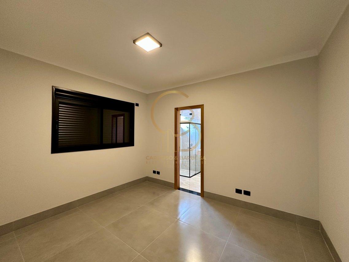 CASA COM 3 SU&Iacute;TES NO CONDOM&Iacute;NIO SHALOM Rua Delphinus Campo Grande - 