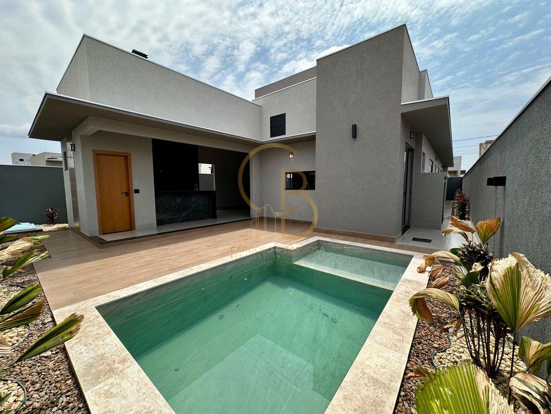 CASA COM 3 SU&Iacute;TES NO CONDOM&Iacute;NIO SHALOM Rua Delphinus Campo Grande - 