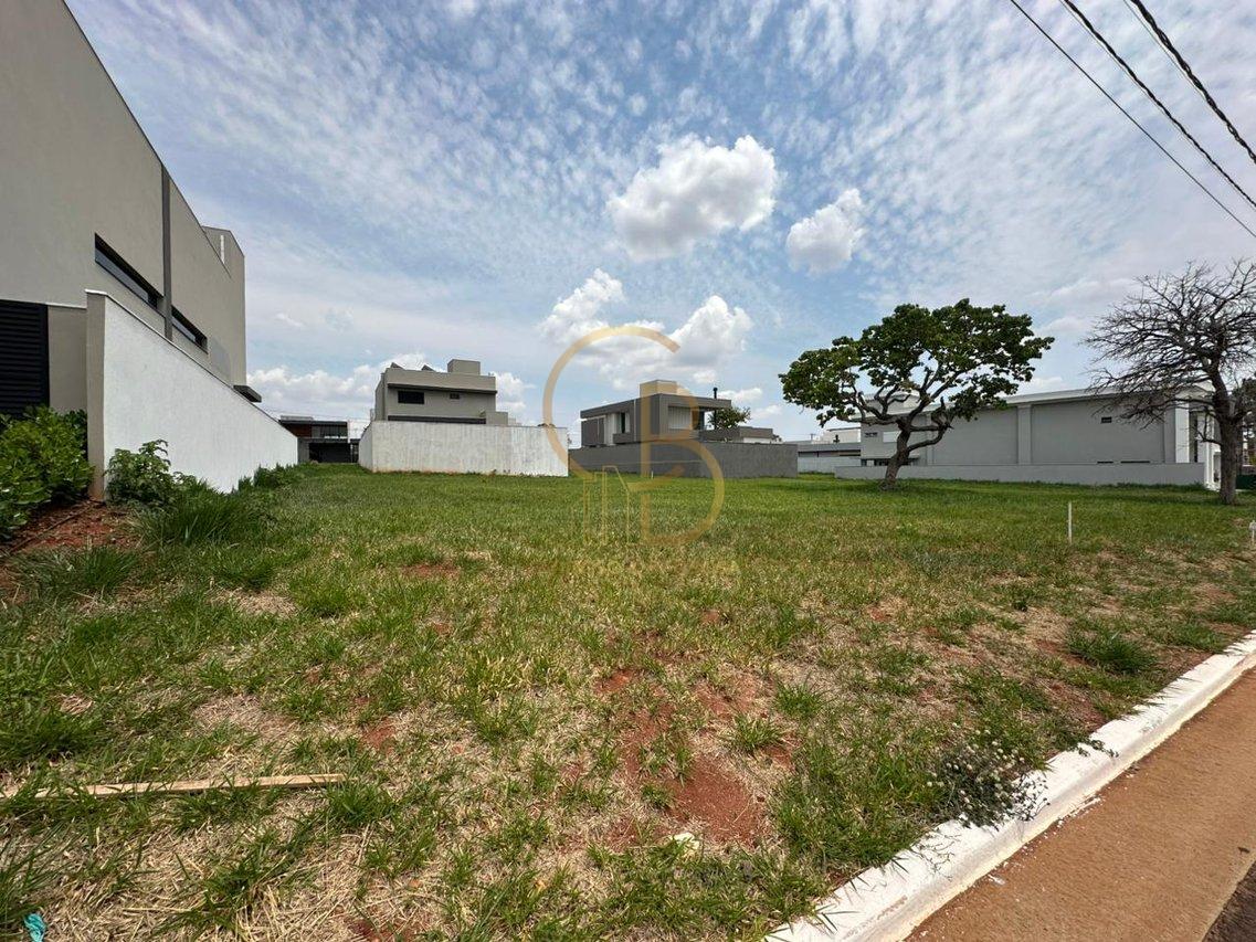 EXCELENTE TERRENO NO CONDOMÍNIO SHALOM– LOCALIZAÇÃO PRIVILEGIADA E PRONTO PARA CONSTRUIR! Rua Delphinus Campo Grande - 
