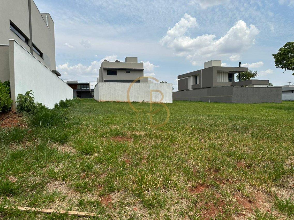 EXCELENTE TERRENO NO CONDOMÍNIO SHALOM– LOCALIZAÇÃO PRIVILEGIADA E PRONTO PARA CONSTRUIR! Rua Delphinus Campo Grande - 