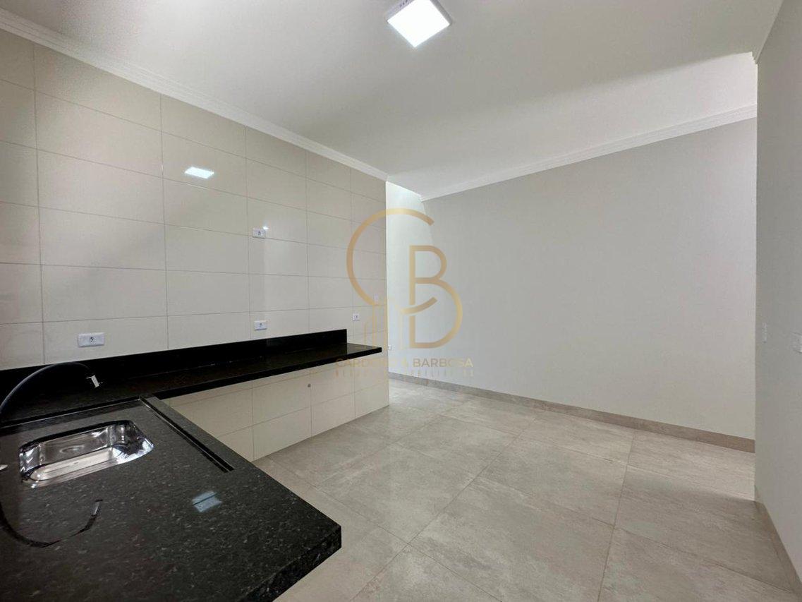 CASA COM P&Eacute;-DIREITO ALTO E EXCELENTE ACABAMENTO  Campo Grande - 