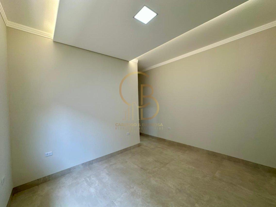 CASA COM P&Eacute;-DIREITO ALTO E EXCELENTE ACABAMENTO  Campo Grande - 