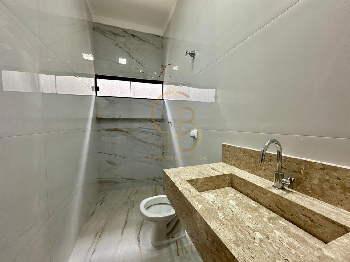 CASA COM P&Eacute;-DIREITO ALTO E EXCELENTE ACABAMENTO  Campo Grande - 