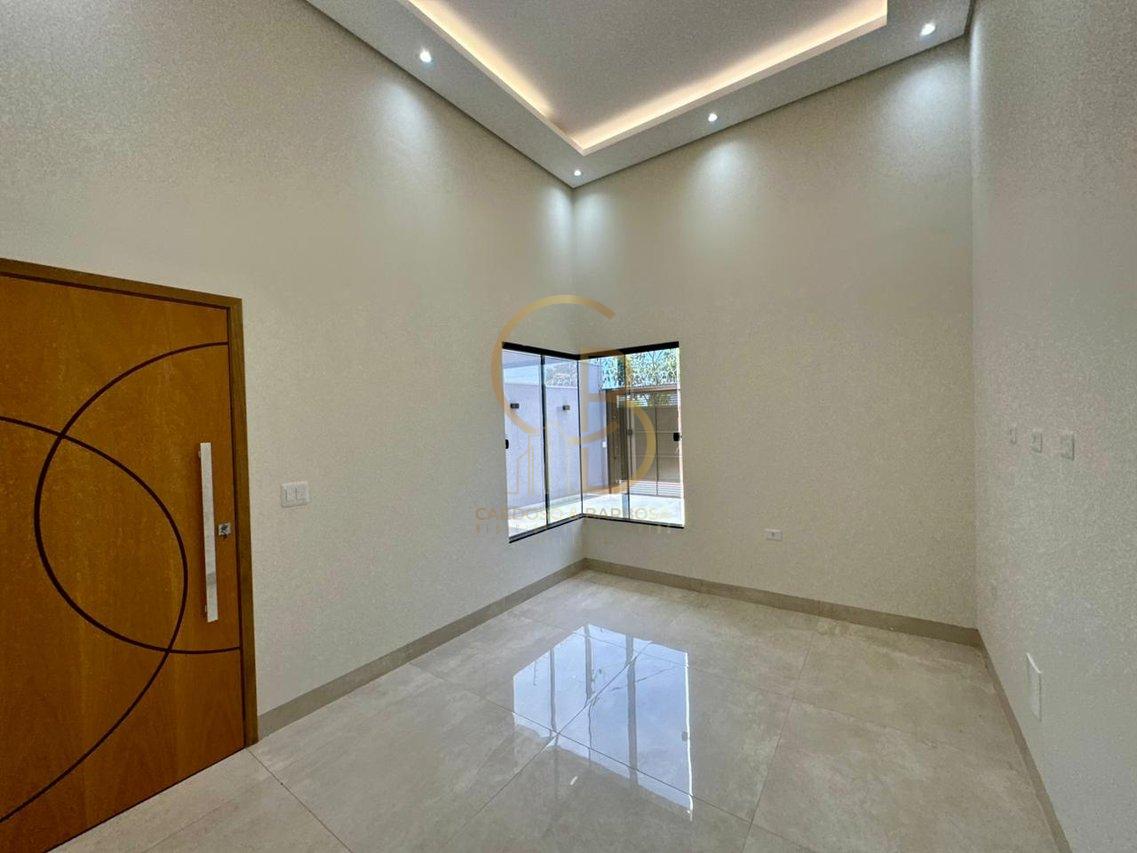 CASA COM P&Eacute;-DIREITO ALTO E EXCELENTE ACABAMENTO  Campo Grande - 