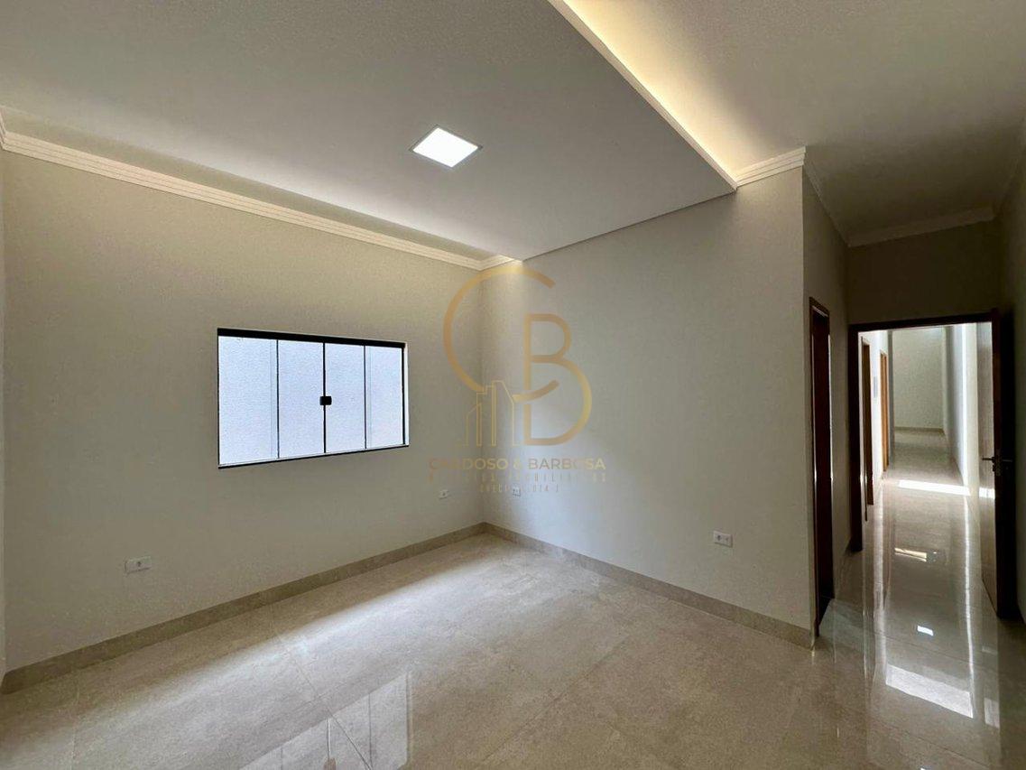 CASA COM P&Eacute;-DIREITO ALTO E EXCELENTE ACABAMENTO  Campo Grande - 