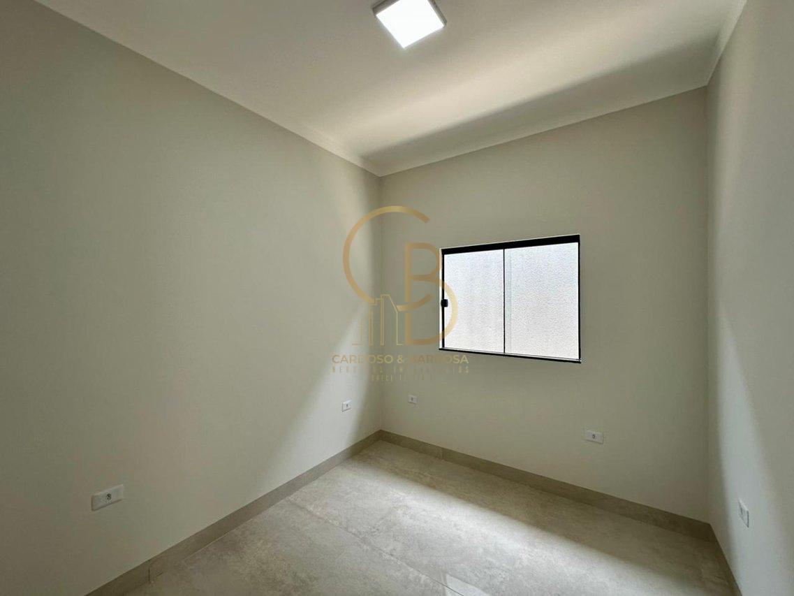 CASA COM P&Eacute;-DIREITO ALTO E EXCELENTE ACABAMENTO  Campo Grande - 