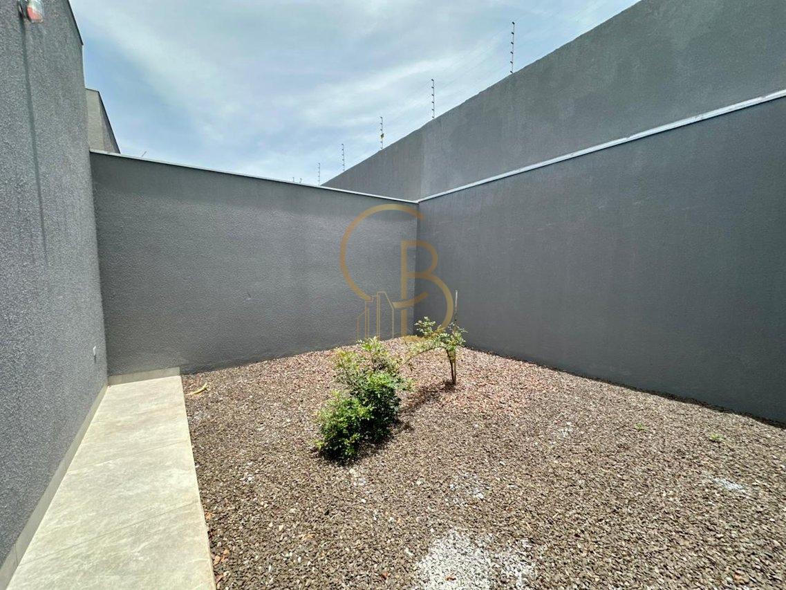 CASA COM P&Eacute;-DIREITO ALTO E EXCELENTE ACABAMENTO  Campo Grande - 