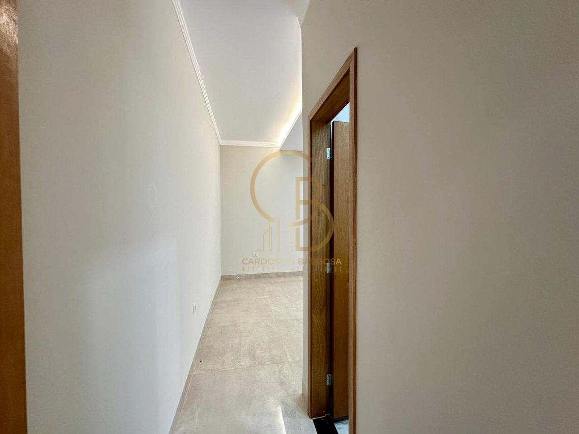 CASA COM P&Eacute;-DIREITO ALTO E EXCELENTE ACABAMENTO  Campo Grande - 