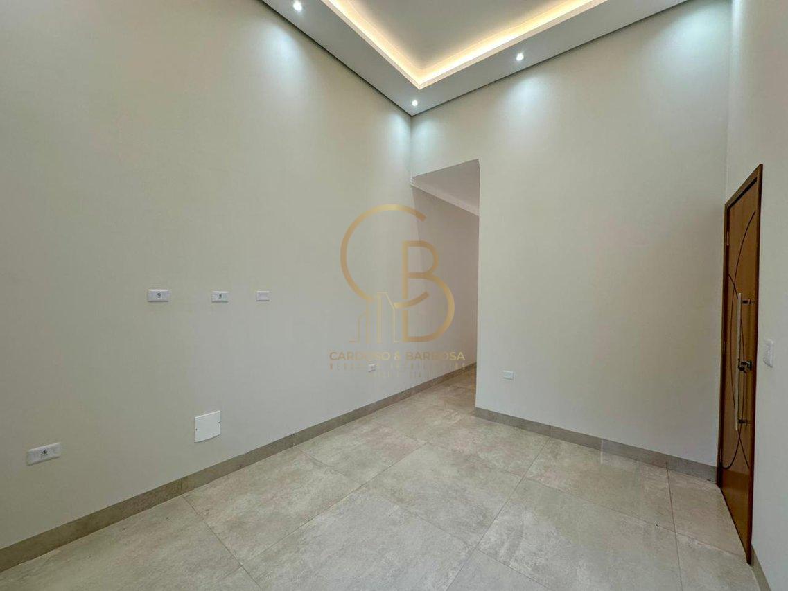 CASA COM P&Eacute;-DIREITO ALTO E EXCELENTE ACABAMENTO  Campo Grande - 