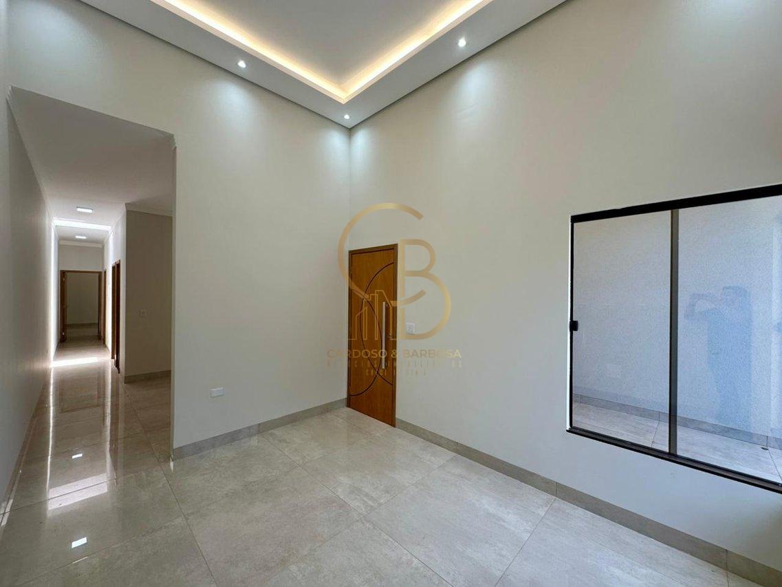 CASA COM P&Eacute;-DIREITO ALTO E EXCELENTE ACABAMENTO  Campo Grande - 