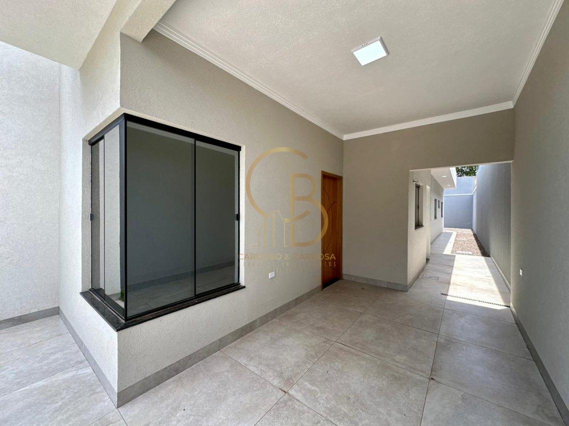 CASA COM P&Eacute;-DIREITO ALTO E EXCELENTE ACABAMENTO  Campo Grande - 