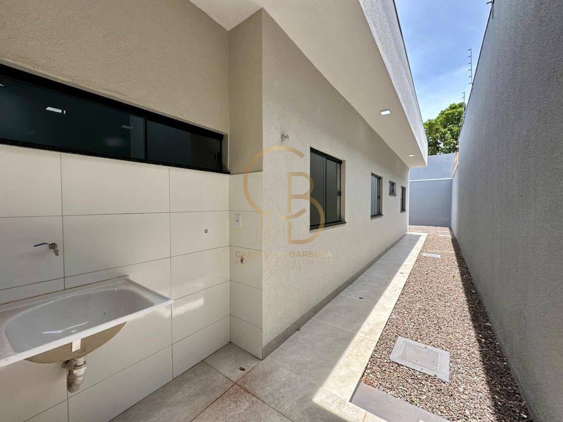 CASA COM P&Eacute;-DIREITO ALTO E EXCELENTE ACABAMENTO  Campo Grande - 