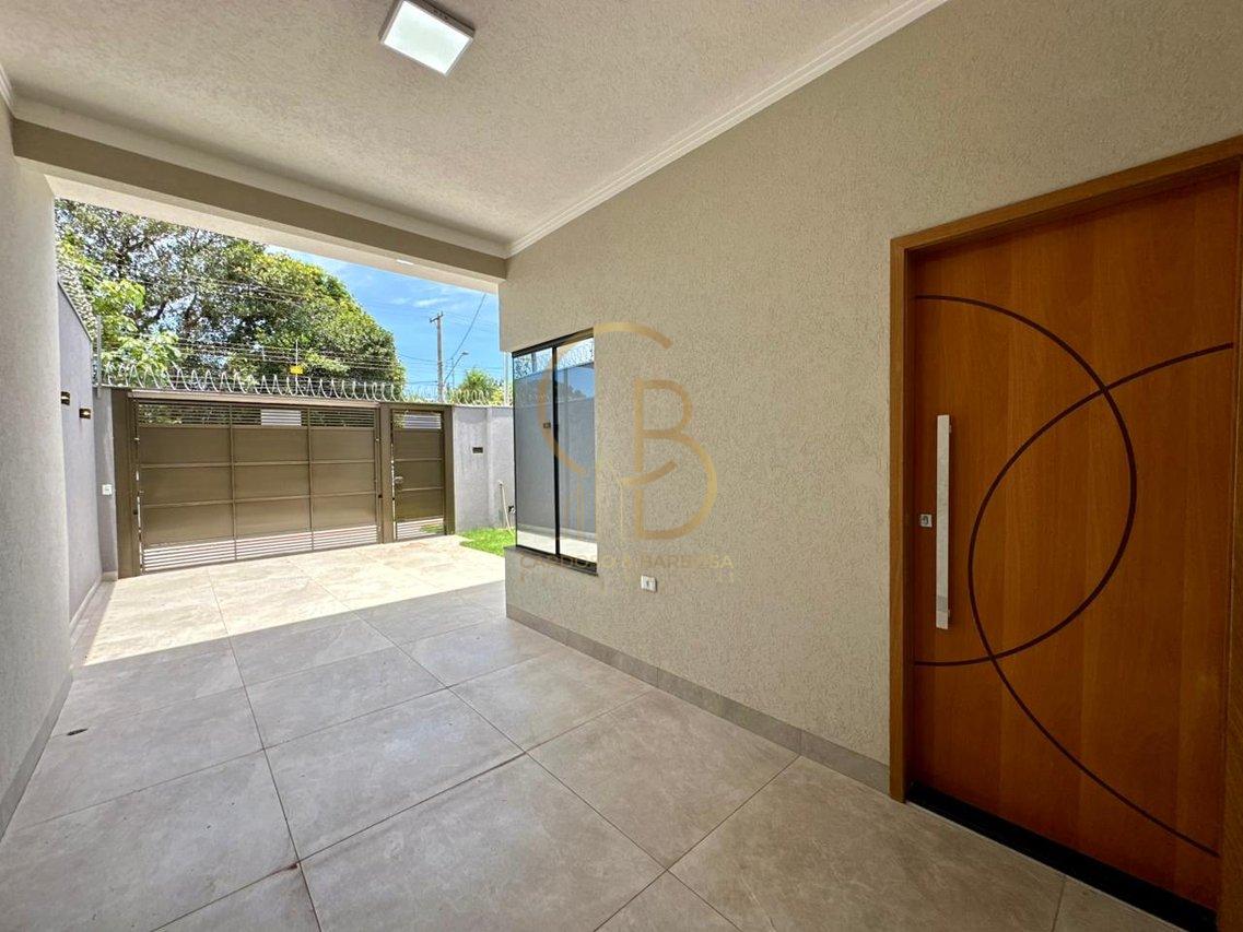 CASA COM P&Eacute;-DIREITO ALTO E EXCELENTE ACABAMENTO  Campo Grande - 