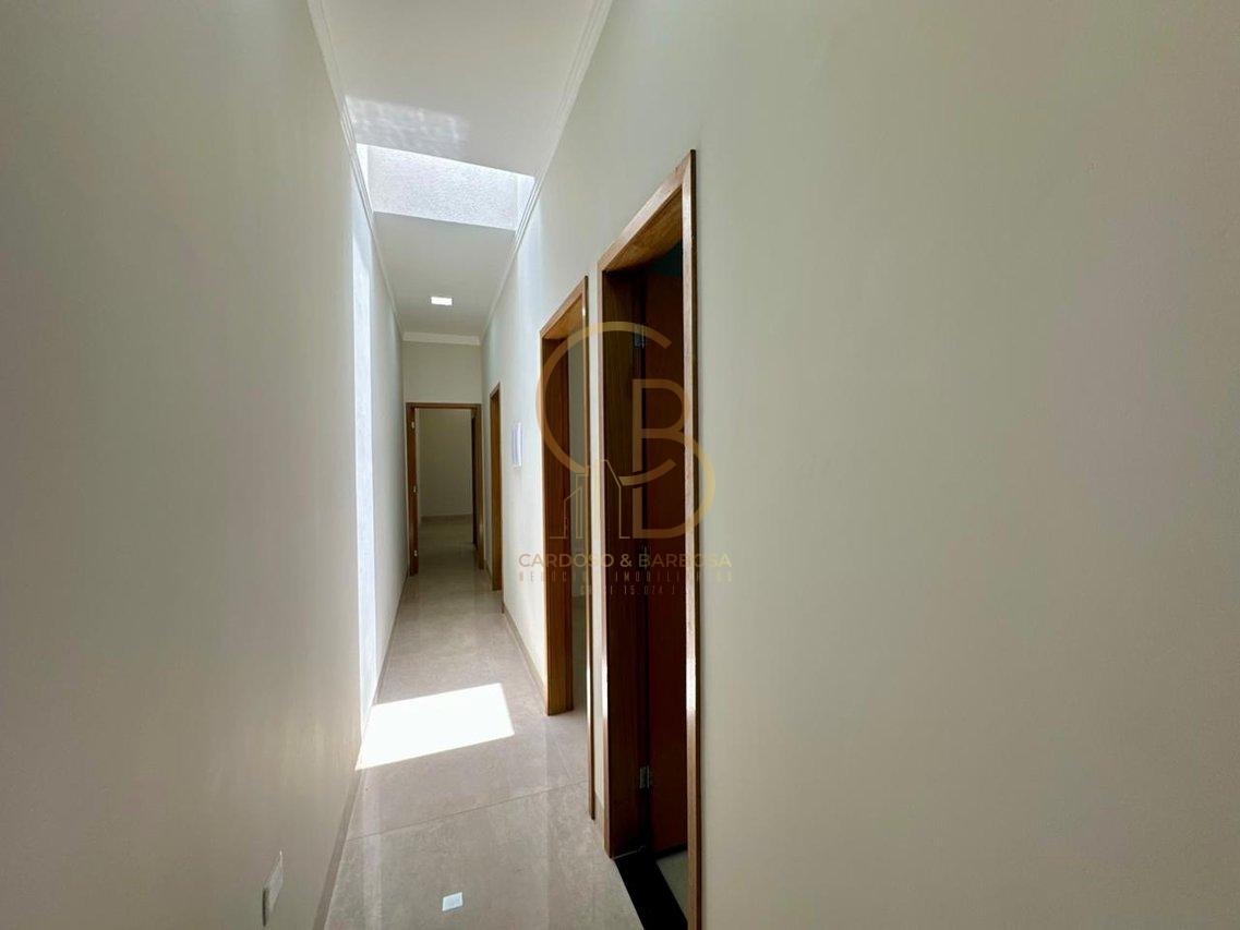 CASA COM P&Eacute;-DIREITO ALTO E EXCELENTE ACABAMENTO  Campo Grande - 