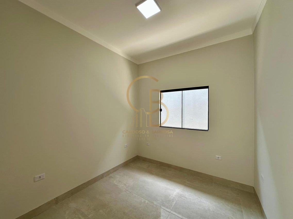 CASA COM P&Eacute;-DIREITO ALTO E EXCELENTE ACABAMENTO  Campo Grande - 