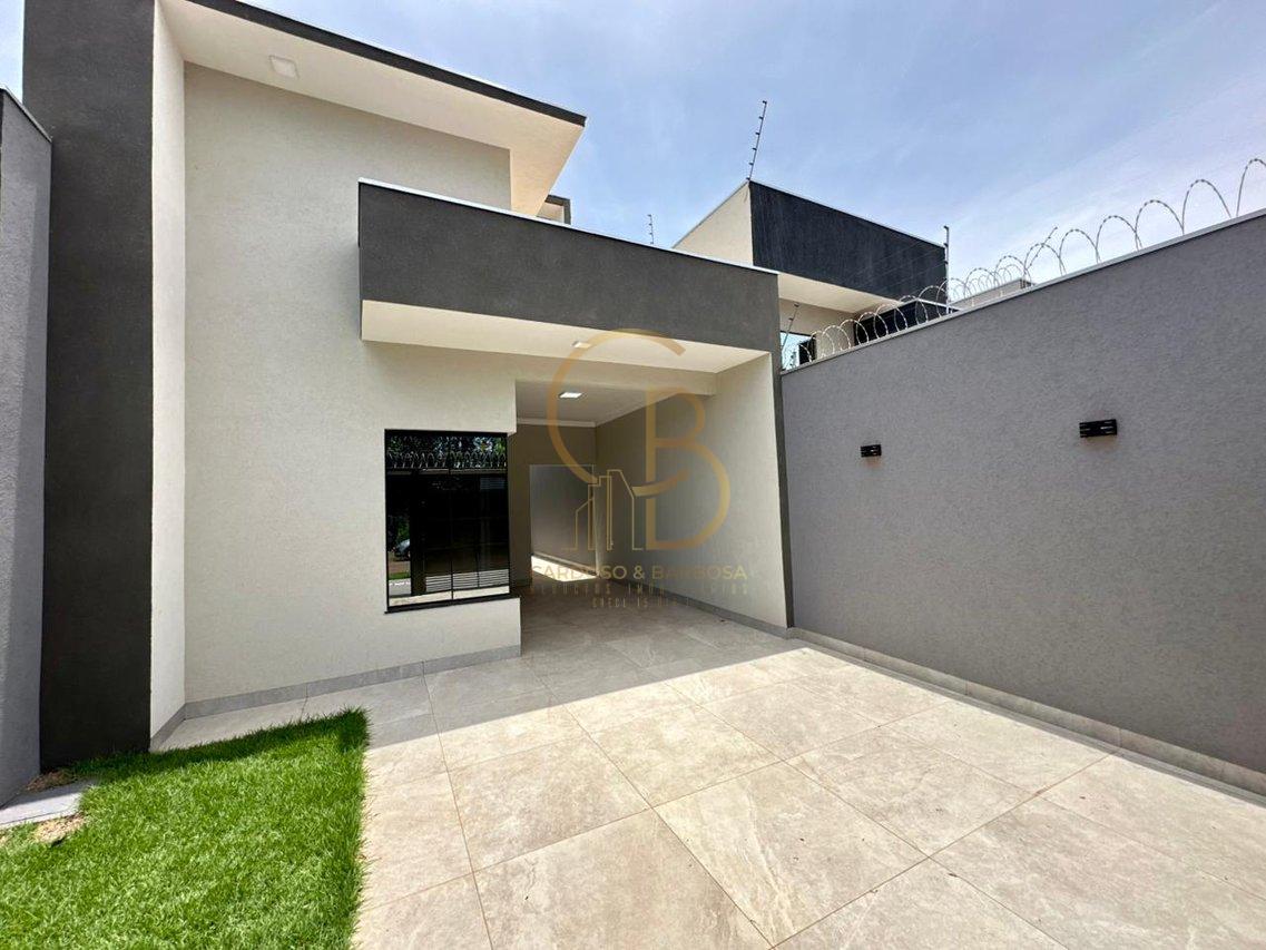 CASA COM P&Eacute;-DIREITO ALTO E EXCELENTE ACABAMENTO  Campo Grande - 