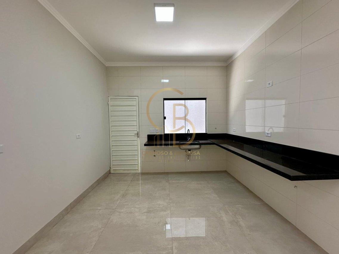 CASA COM P&Eacute;-DIREITO ALTO E EXCELENTE ACABAMENTO  Campo Grande - 