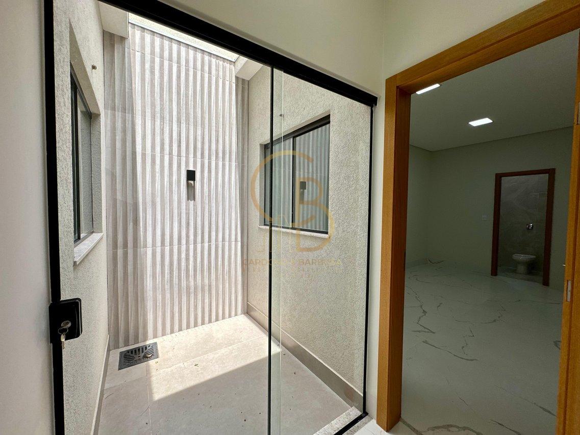 CASA MODERNA &Agrave; VENDA NO RITA VIEIRA COM 3 SU&Iacute;TES E PISCINA AQUECIDA!  Campo Grande - 