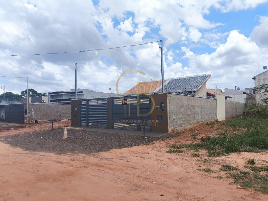 CASA ACONCHEGANTE COM QUINTAL NO JARDIM BOTAFOGO  Campo Grande - 