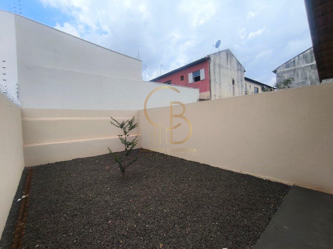 CASA ACONCHEGANTE COM QUINTAL NO JARDIM BOTAFOGO  Campo Grande - 