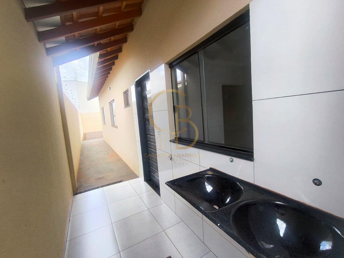 CASA ACONCHEGANTE COM QUINTAL NO JARDIM BOTAFOGO  Campo Grande - 