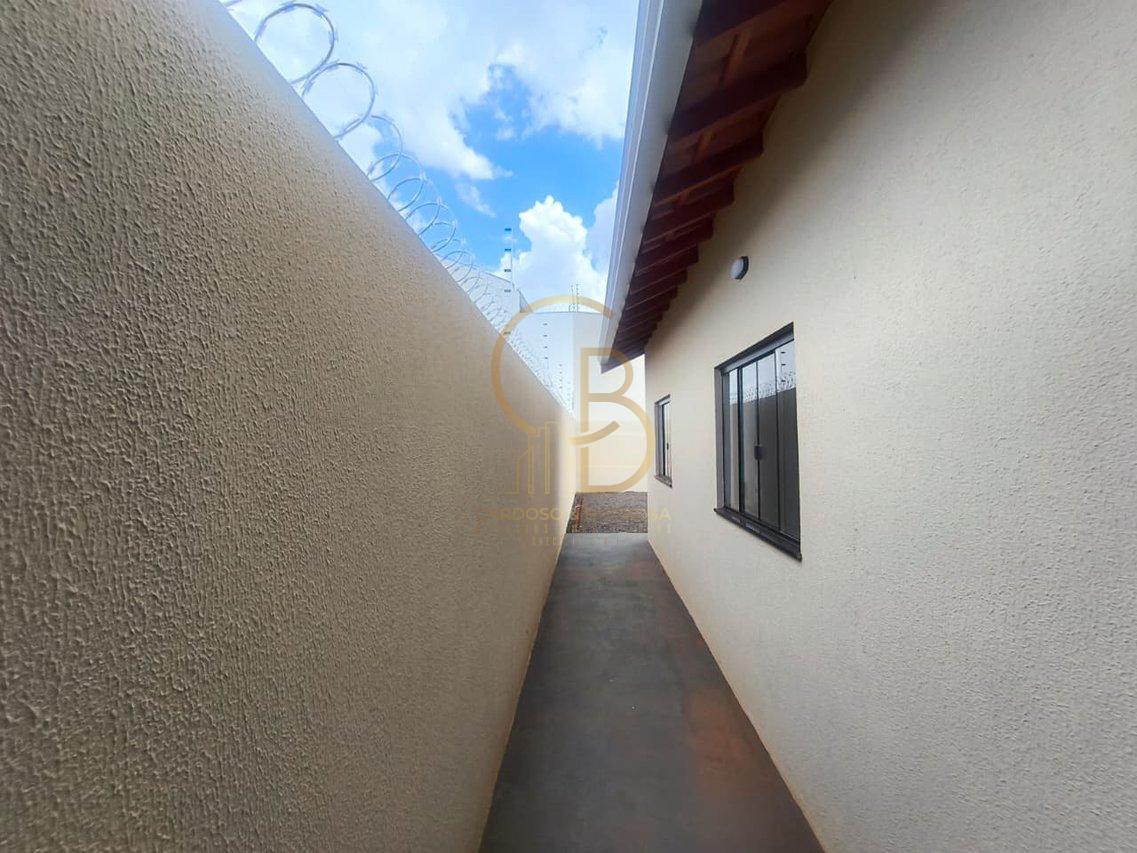 CASA ACONCHEGANTE COM QUINTAL NO JARDIM BOTAFOGO  Campo Grande - 