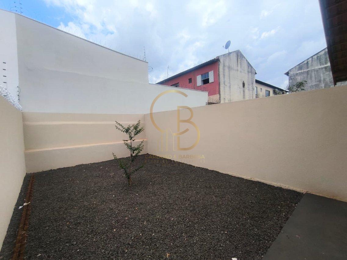 CASA ACONCHEGANTE COM QUINTAL NO JARDIM BOTAFOGO  Campo Grande - 