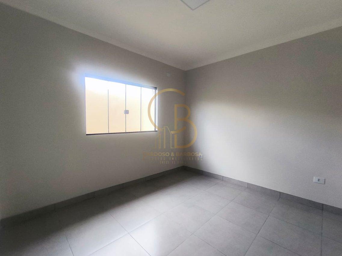 CASA ACONCHEGANTE COM QUINTAL NO JARDIM BOTAFOGO  Campo Grande - 