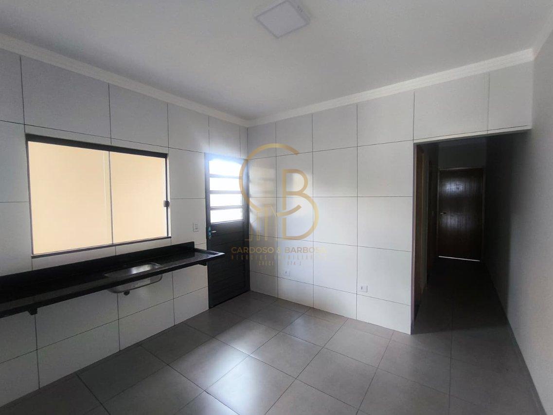 CASA ACONCHEGANTE COM QUINTAL NO JARDIM BOTAFOGO  Campo Grande - 