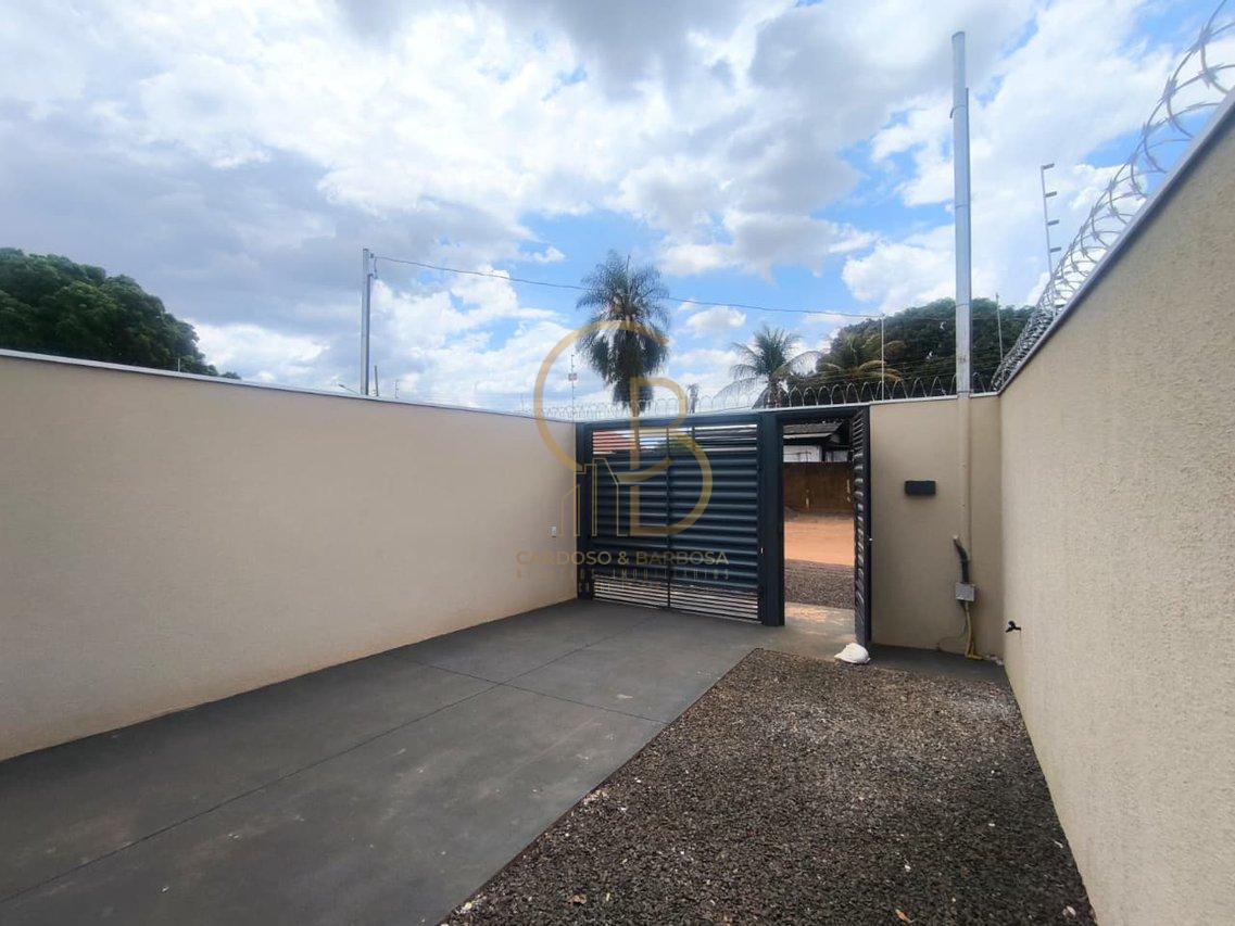 CASA ACONCHEGANTE COM QUINTAL NO JARDIM BOTAFOGO  Campo Grande - 